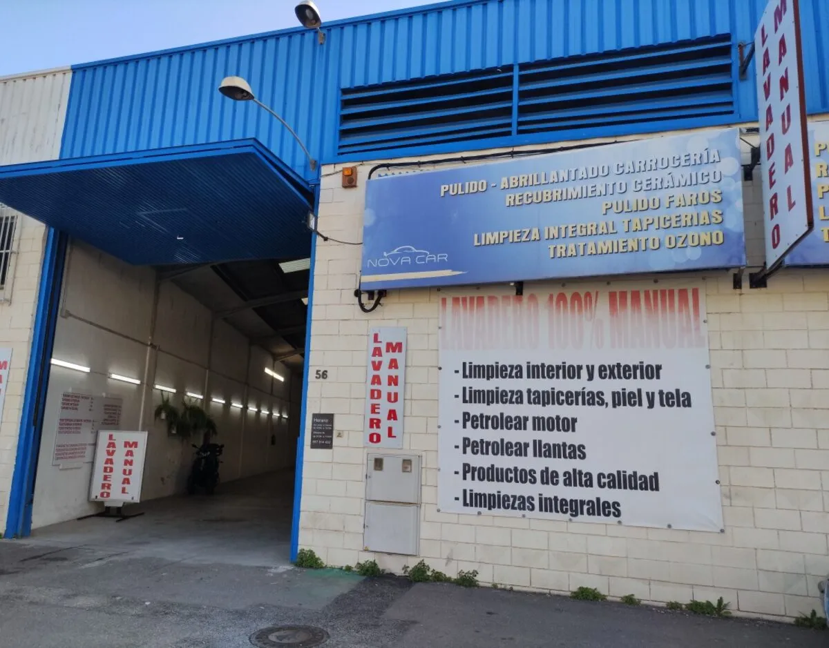 Neo Car 3000 car wash on Av. Hermanos Bou 56