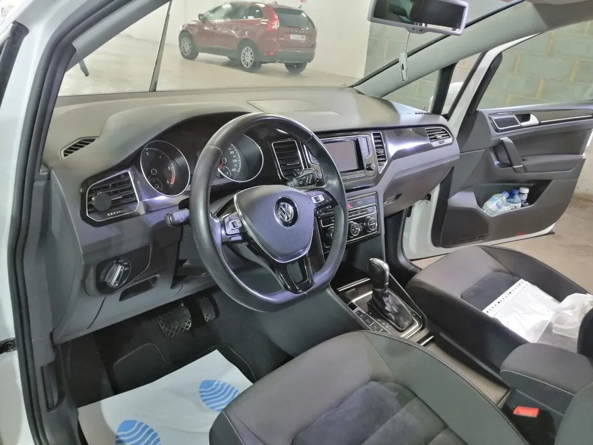 Car interior cleaning: spotless dashboard